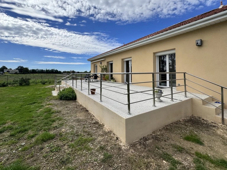 Créer une terrasse en béton ou en carrelage à Marmande, Agen et Langon : comparatif et conseils pour bien choisir